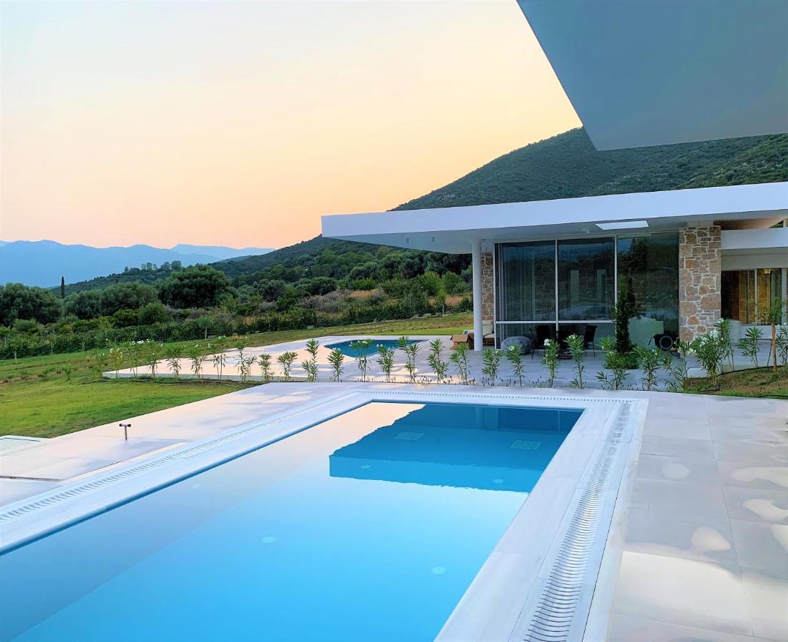 Varko Luxury Suites Paleros Екстериор снимка