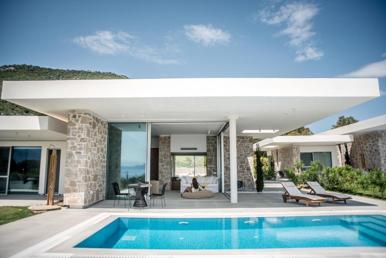 Varko Luxury Suites Paleros Екстериор снимка