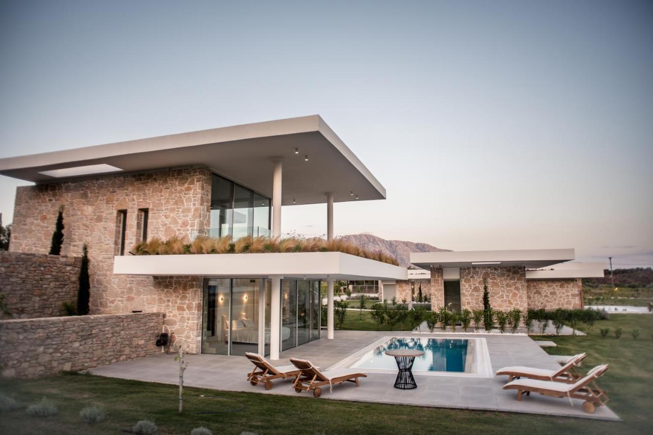 Varko Luxury Suites Paleros Екстериор снимка