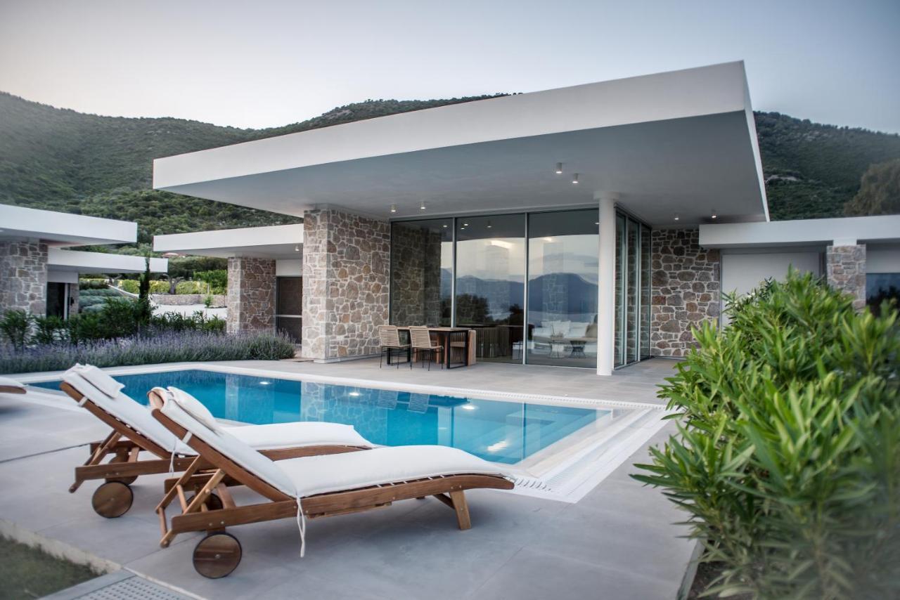 Varko Luxury Suites Paleros Екстериор снимка