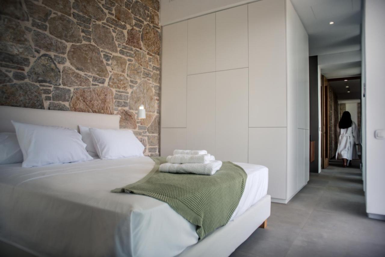 Varko Luxury Suites Paleros Екстериор снимка