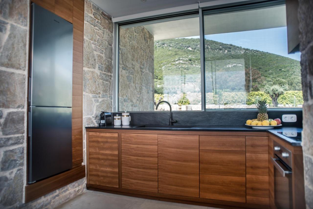 Varko Luxury Suites Paleros Екстериор снимка