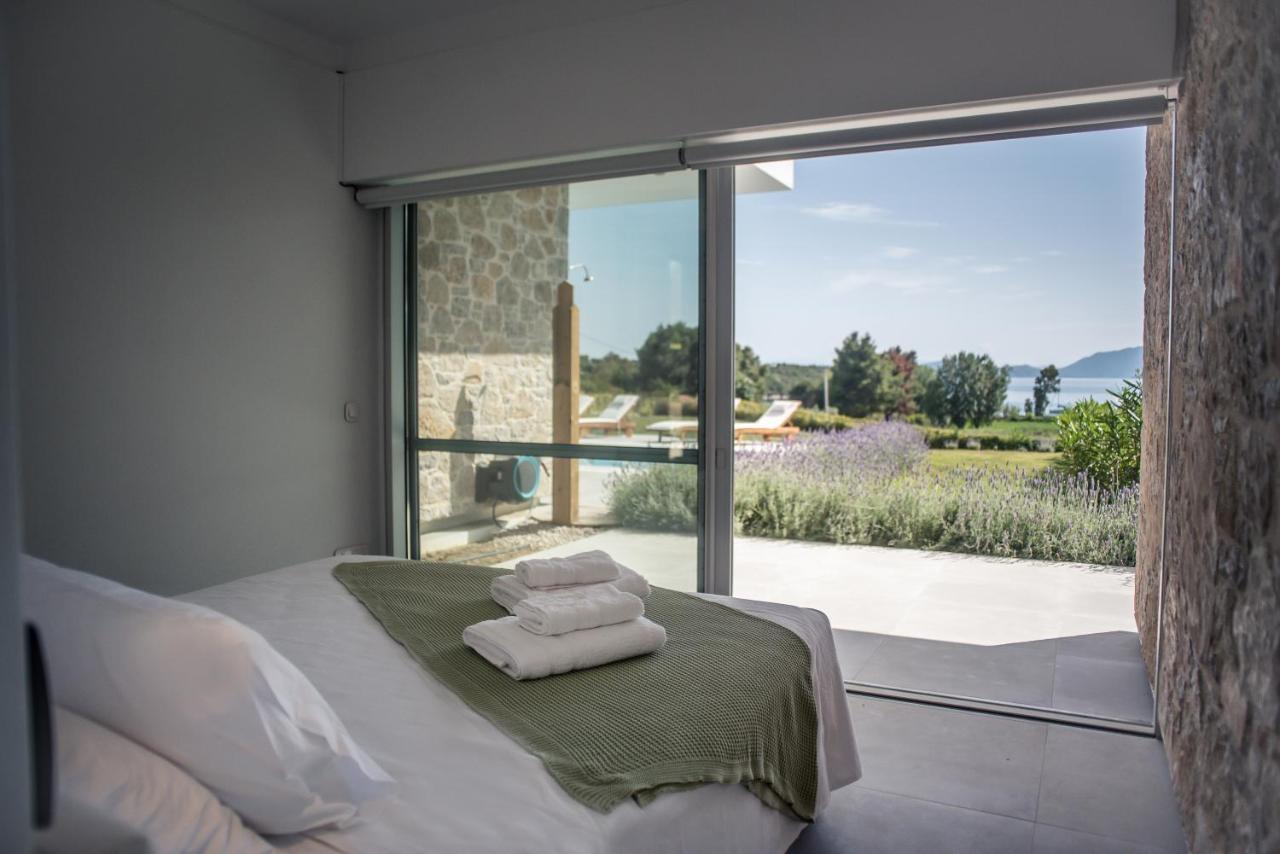 Varko Luxury Suites Paleros Екстериор снимка